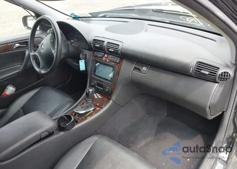 2004 Mercedes-Benz C 320 4Matic из США, поврежденный, VIN WDBRH84J44F505767